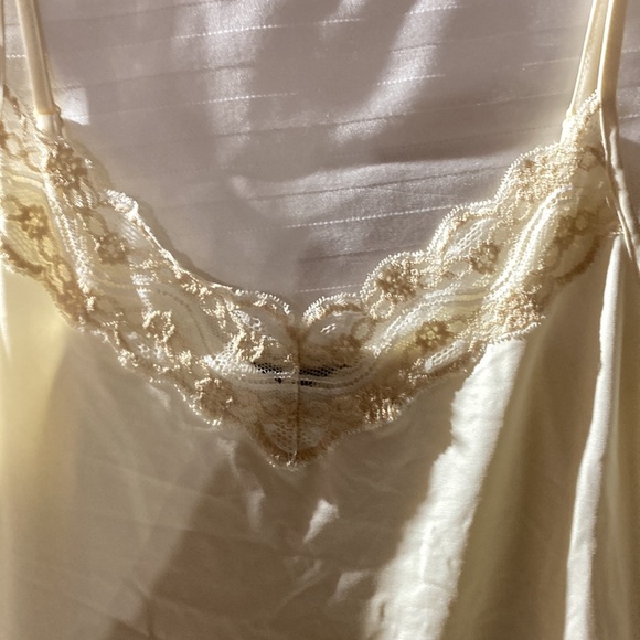 Ladies gently used spaghetti strap top by Reitmans - Picture 2 of 5